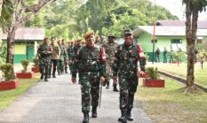 Satgas Pamtas RI-Malaysia Yonarmed 19/Bogani Terima Kunjungan Kerja Danrem 121/ABW