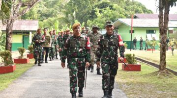 Satgas Pamtas RI-Malaysia Yonarmed 19/Bogani Terima Kunjungan Kerja Danrem 121/ABW