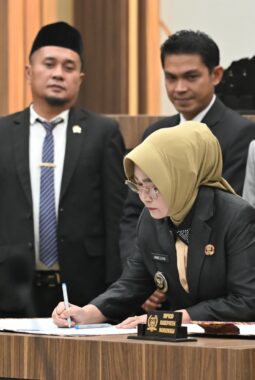 Wabup Morowali Iriane Sampaikan Pendapat Akhir Enam Ranperda dan Nota Keuangan KUA-PPAS 2027