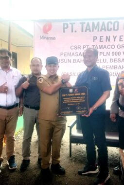 Bupati Morowali Serahkan Bantuan Sambungan Listrik untuk 26 KK di Dusun Bahombelu, Wujud Pemerataan Pembangunan 