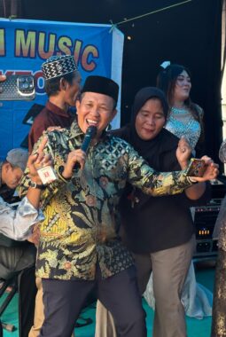 Tak Ada Sekat dengan Warga, Bupati Iksan Hadiri Pernikahan di Kampung Halaman Secara Sederhana