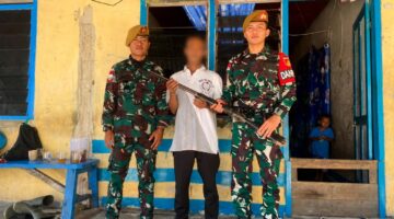 Satgas Pamtas RI-Malaysia Yonarmed 19/Bogani, Terima Penyerahan Senjata Rakitan Dari Warga di Bengkayang