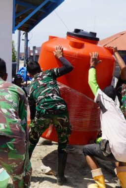 TNI Bersama Rakyat,Manunggal Air Bersih TMMD Ke-129 di Desa Umbele Lama