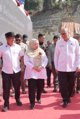 Di Hadapan Menteri Investasi, Bupati Iksan Tegaskan Dukungan untuk Proyek BNSI