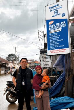 BRI Apresiasi Agen BRILink Berprestasi Melalui Program THR BRILink 2026, Agen Surmila Raih Hadiah Top Up Saldo e-Wallet Rp2,5 Juta