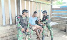 Satgas Pamtas RI-PNG PNG Kewilayahan Yonif 410 Alugoro, Memberikan  Pelayanan Kesehatan di Kampung Aroba  