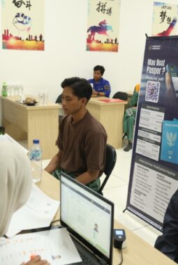Eazy Paspor Mempermudah Karyawan PT Dexin Steel Indonesia Dalam Persiapan Keluar Negeri