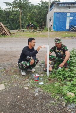Sambut HUT RI ke-81, Personel Koramil 1311-09/Bahodopi Laksanakan Pembenahan Pangkalan