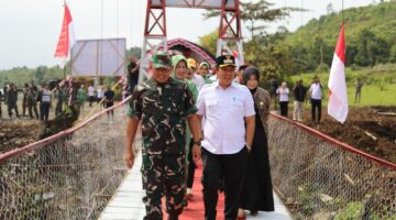 Bupati Morowali, Apresiasi Kolaborasi TNI dalam Pembangunan Jembatan Perintis Garuda   