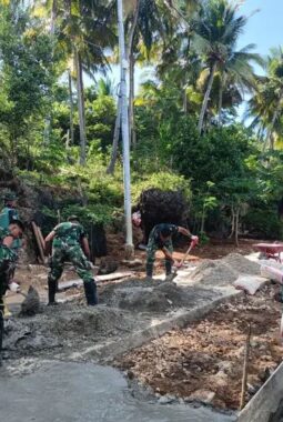 Semangat Gotong royong,Satgas TMMD Ke-129 Bersama Warga  Percepat Pekerjaan  Rabat Beton Jalan