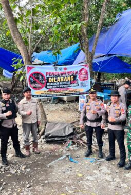 Personel Gabungan Polres ,Kodim 1311 Morowali serta Pemerintah Desa Bahomakmur Gerebek Judi Sabung Ayam