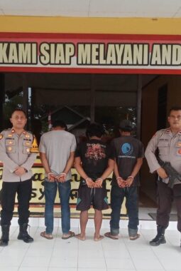 Polsek Bungku Utara dan Polsubsektor Mamosalato amankan Tiga Pelaku Pencuri Buah Sawit Warga