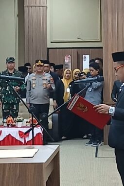 Ketua DPRD Morowali Lantik Anggota PAW Supardi Halilu