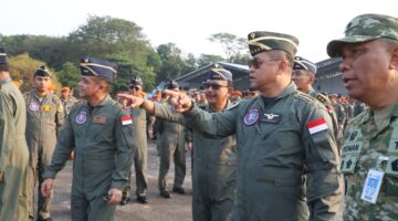 Kasad Apresiasi Penerbang Demo Udara HUT ke-81 RI