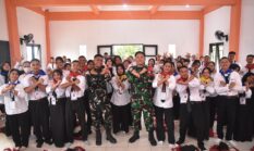 Satgas Pamtas Yonarmed 19/Bogani Berikan Materi Wawasan Kebangsaan