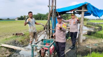 Tak Hanya Menjaga Kamtibmas, Polsek Bumi Raya Polres Morowali Turun Bantu Petani
