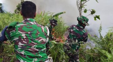 Serbu Api di Hutan Morowali Utara, 1 SSK Prajurit Yonif TP 825 Beri Rasa Aman Masyarakat