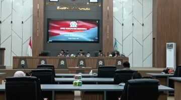 Assisten III Bidang Administrasi dan Umum, Hadiri Rapat Paripurna DPRD Morowali 