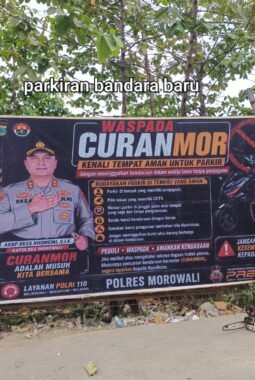 Cegah Curanmor, Polres Morowali Pasang Baliho Imbauan di 12 Titik Parkiran Kawasan PT. IMIP