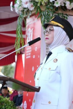 Wabup Morowali,  Inspektur Upacara Penurunan Bendera Merah Putih Hut RI ke-81 