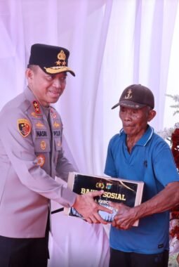 Pererat Silaturahmi, Kapolda Sulteng Salurkan Bansos kepada Masyarakat Witaponda