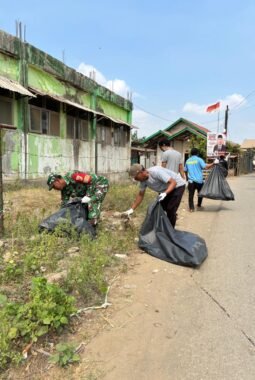 World Cleanup Day 2026, Babinsa Bahodopi Bersama Warga Gelar Aksi Move and Clean