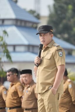 Pimpin Apel Pagi, Bupati Iksan Tekankan Program Pemerintah Harus Dirasakan Masyarakat