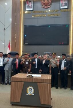 Sekda Morowali Sampaikan Pendapat Bupati Atas Pandangan Umum Fraksi Tentang RAPBD TA 2027 