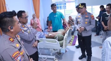 Bentuk Komitmen, Kapolres Morowali Jenguk Korban Kejadian Matarape di RSUD Morowali