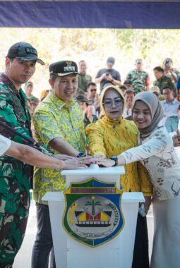 Bupati Iksan Resmikan Listrik 24 Jam di Dua Wilayah Kepulauan Morowali
