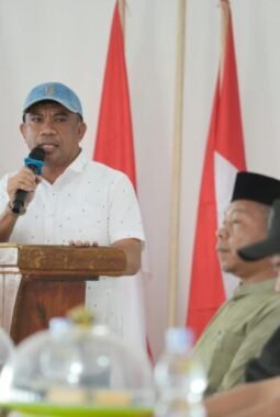 500 Set Seragam Gratis Disalurkan di Menui
