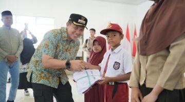 Demi Keadilan Pendidikan, Bupati Morowali Pastikan Siswa SMA dan SMK Juga Kebagian Bantuan