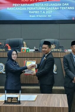 Rapat Paripurna di DPRD, Wabup Morowali Iriane  Sampaikan Nota Keuangan RAPBD T.A 2027