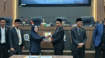 Rapat Paripurna di DPRD, Wabup Morowali Iriane  Sampaikan Nota Keuangan RAPBD T.A 2027