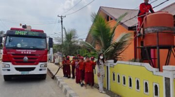 IMIP Distribusi Air Bersih Bantu Warga Terdampak Kekeringan