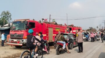 Polisi Evakuasi Barang Penghuni Kos serta TPTKP Awal, Usai Kebakaran di Padabaho