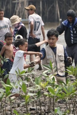 PT IMIP Padukan Pelestarian Mangrove dan Kemandirian Ekonomi Warga