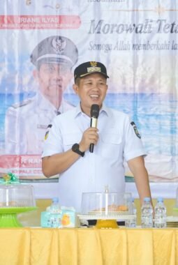 Kunjungi Pulau Tiga, Bupati Morowali Rencanakan Penambahan Jam Penerangan