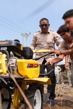 Tingkatkan Hasil Produksi Petani, IMIP Salurkan Bantuan Sarpras ke Poktan Binaan Baru 